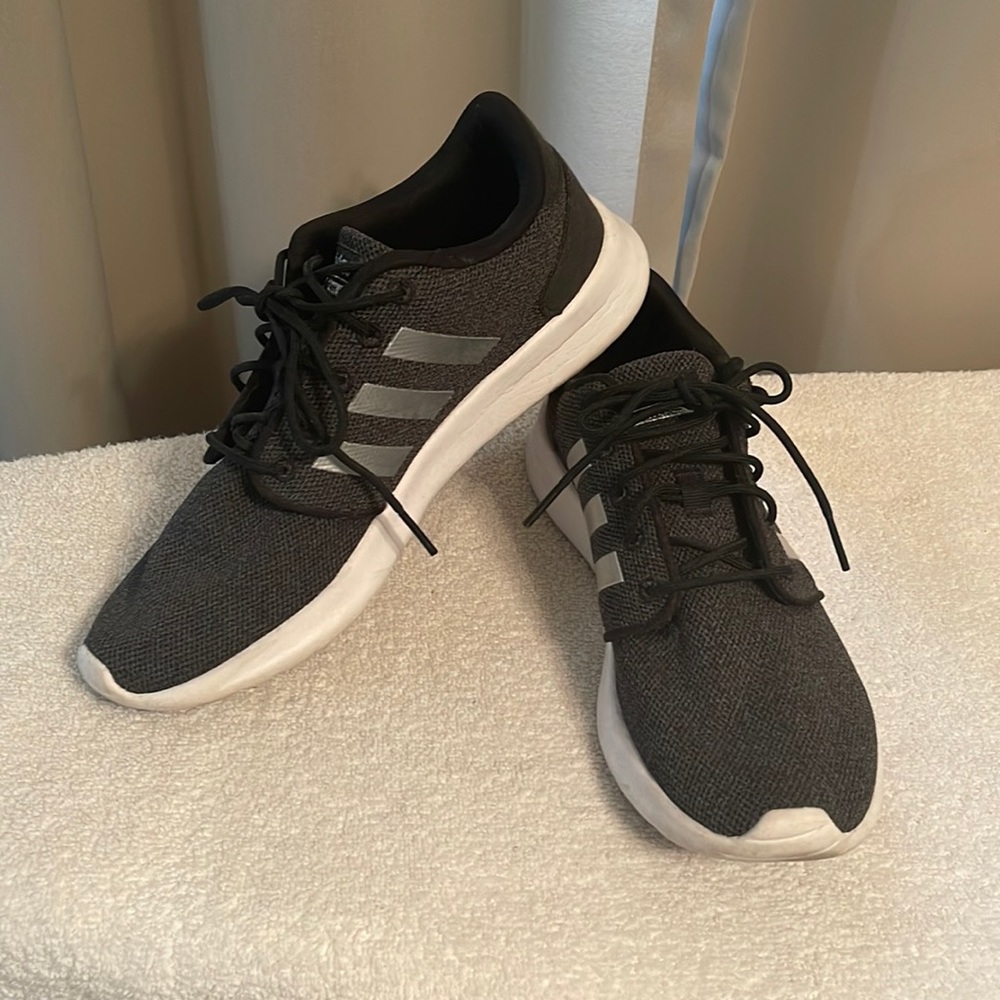 Ladies Adidas sneakers - size 9